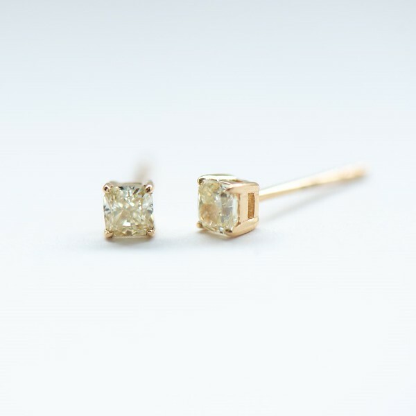 18K Single Yellow Diamond Earring