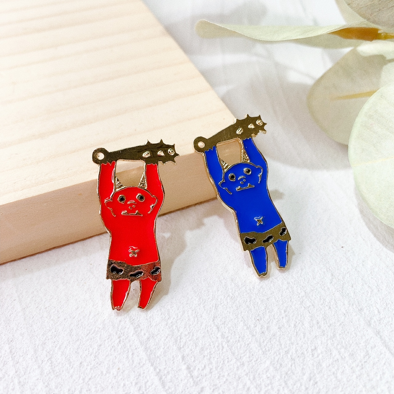 Luccica  赤鬼青鬼襟針