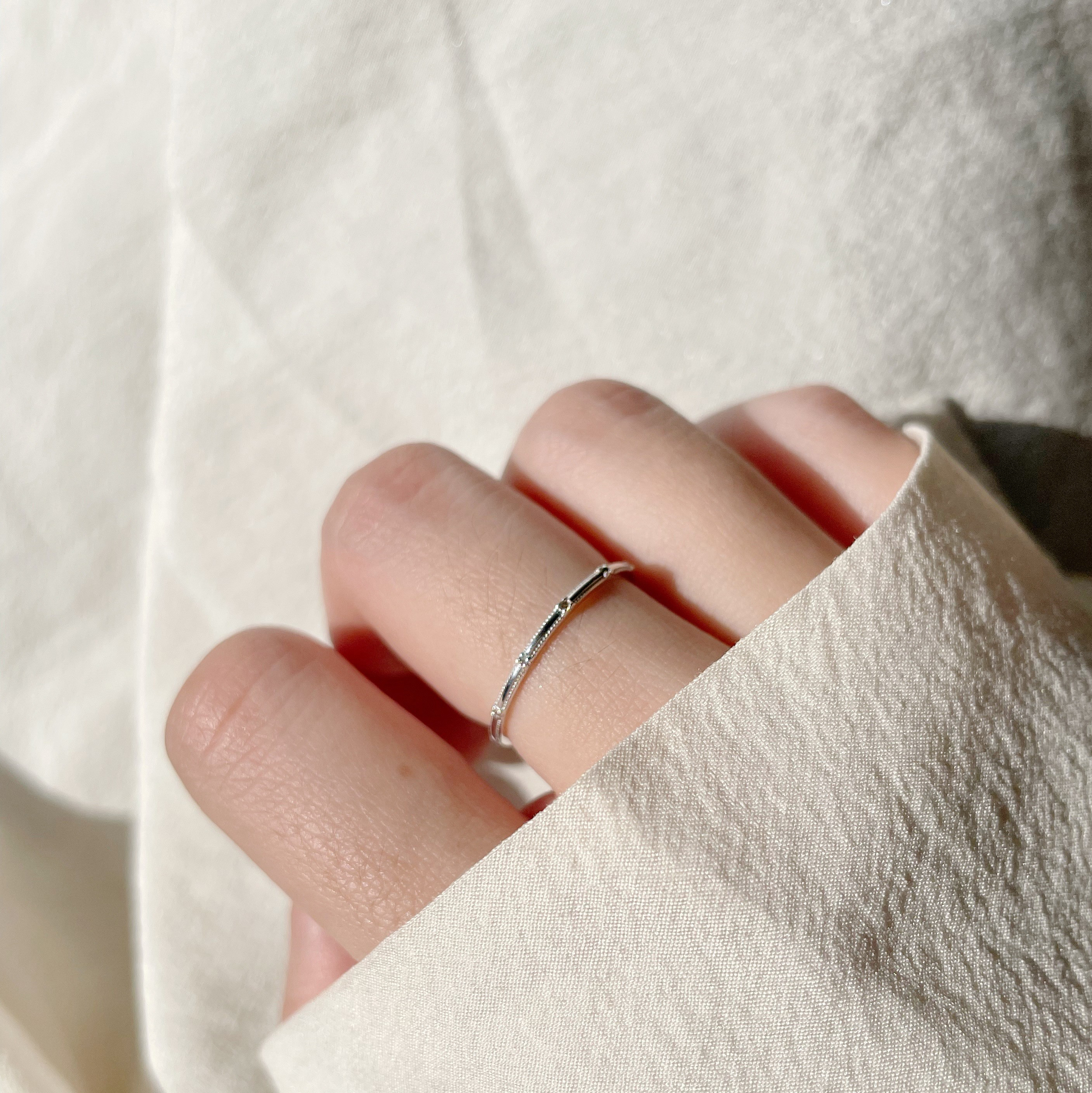 14K細緻滾邊五鑽戒指