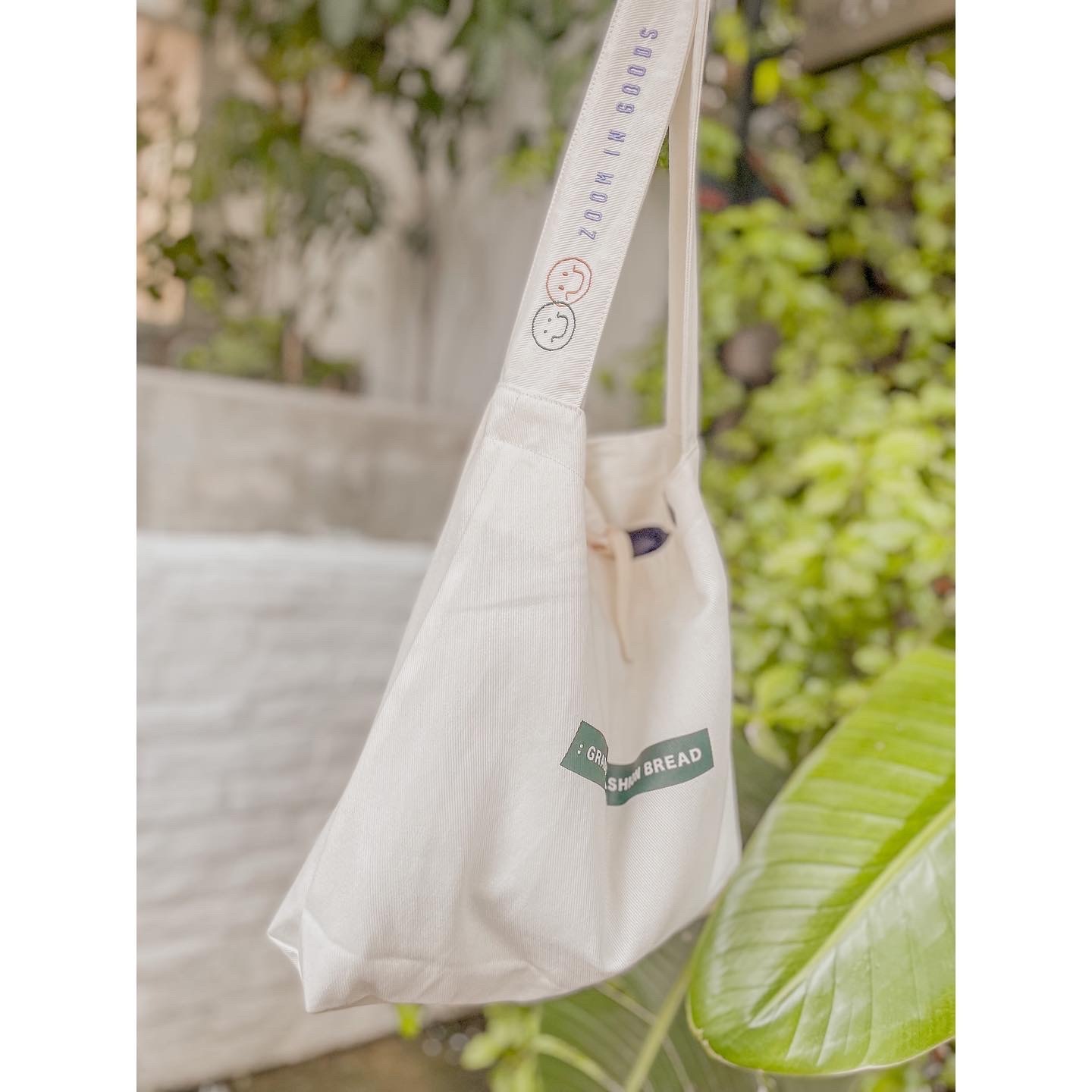 zoom in x moonbaking  棉質側背袋