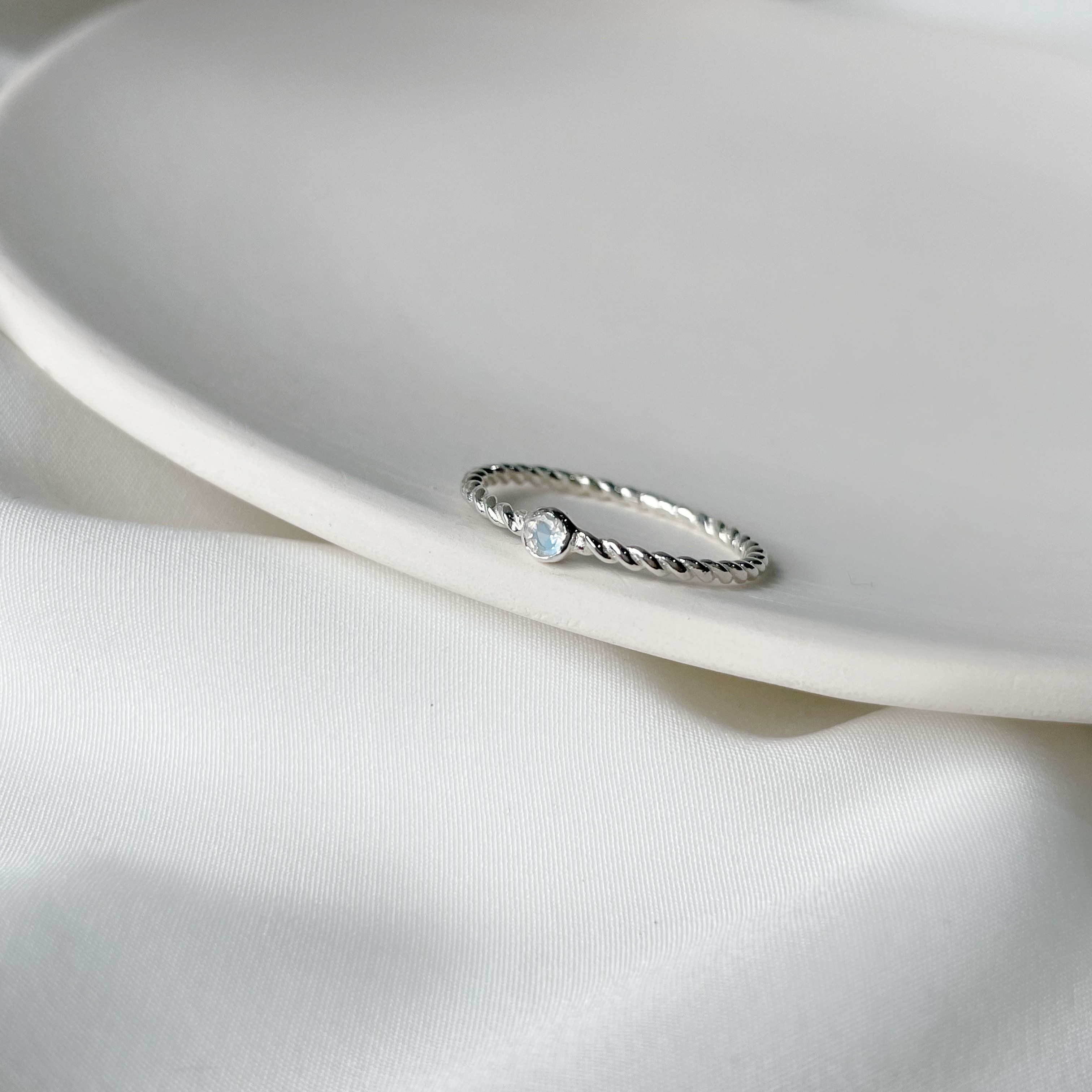 麻花簡約小圓月光戒指