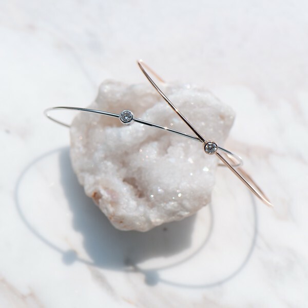 18K Single diamond 0.10ct flex bangle