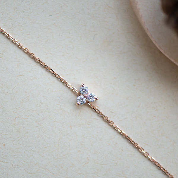 18 3 Leaf Clover Diamond Bracelet