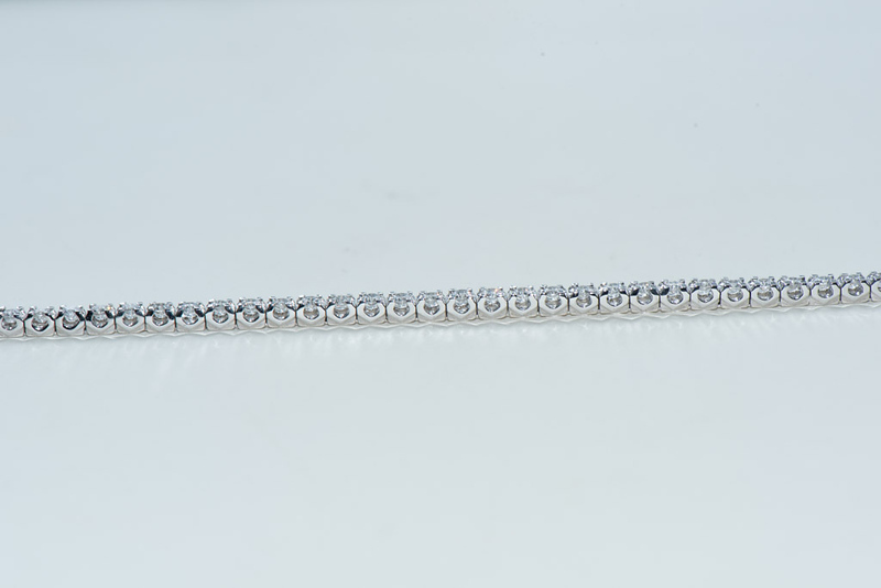 18K Square shaped 2mm 1.82ct tennis bracelet