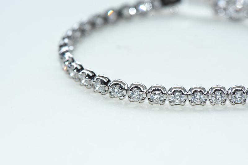 18K Round Shaped 3mm crown setting 0.10ct each diamond tennis bracelet