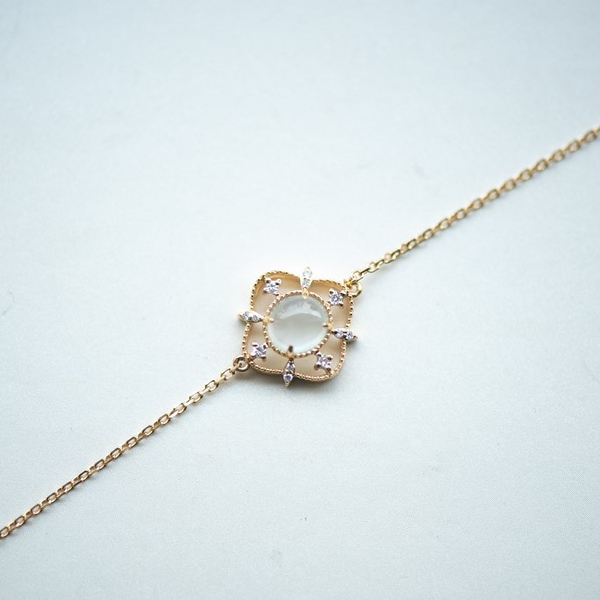 18K Clasico White Jade Diamond Bracelet