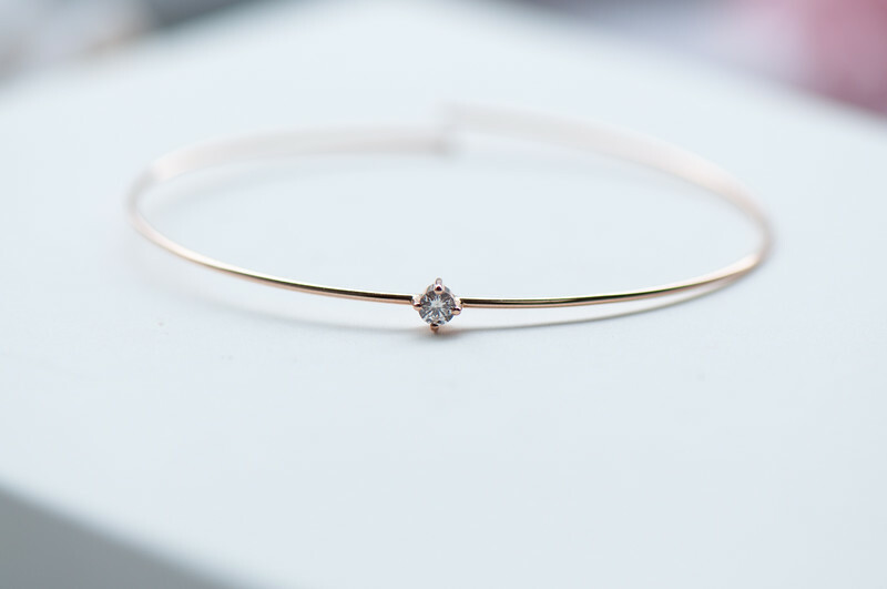 18K Single diamond 0.10ct flex bangle(four prong)