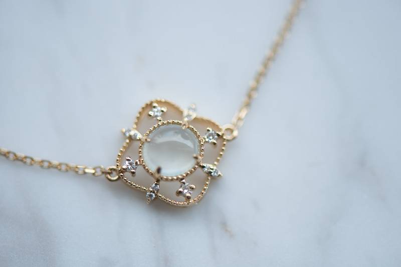 18K Clasico White Jade Diamond Bracelet