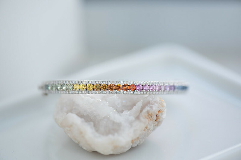 #(M) 18K Rainbow Sapphire Diamond Bangle - Size M