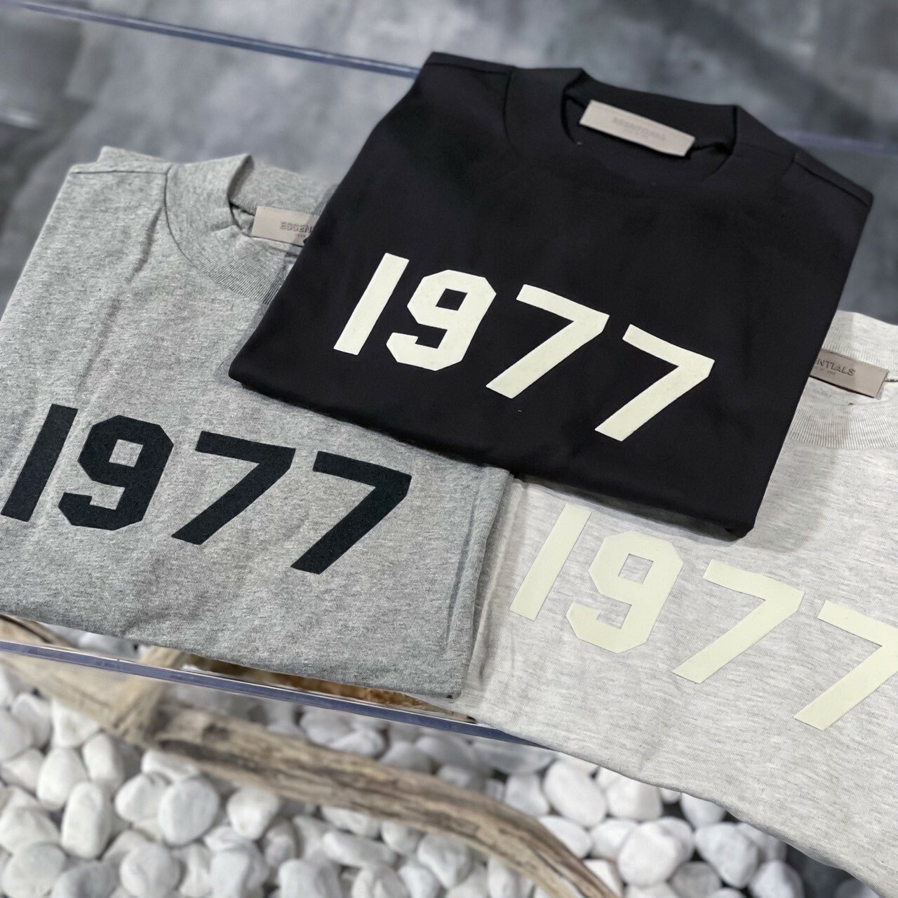 FOG ESSENTIALS 國外限定 1977 字體 短袖 T