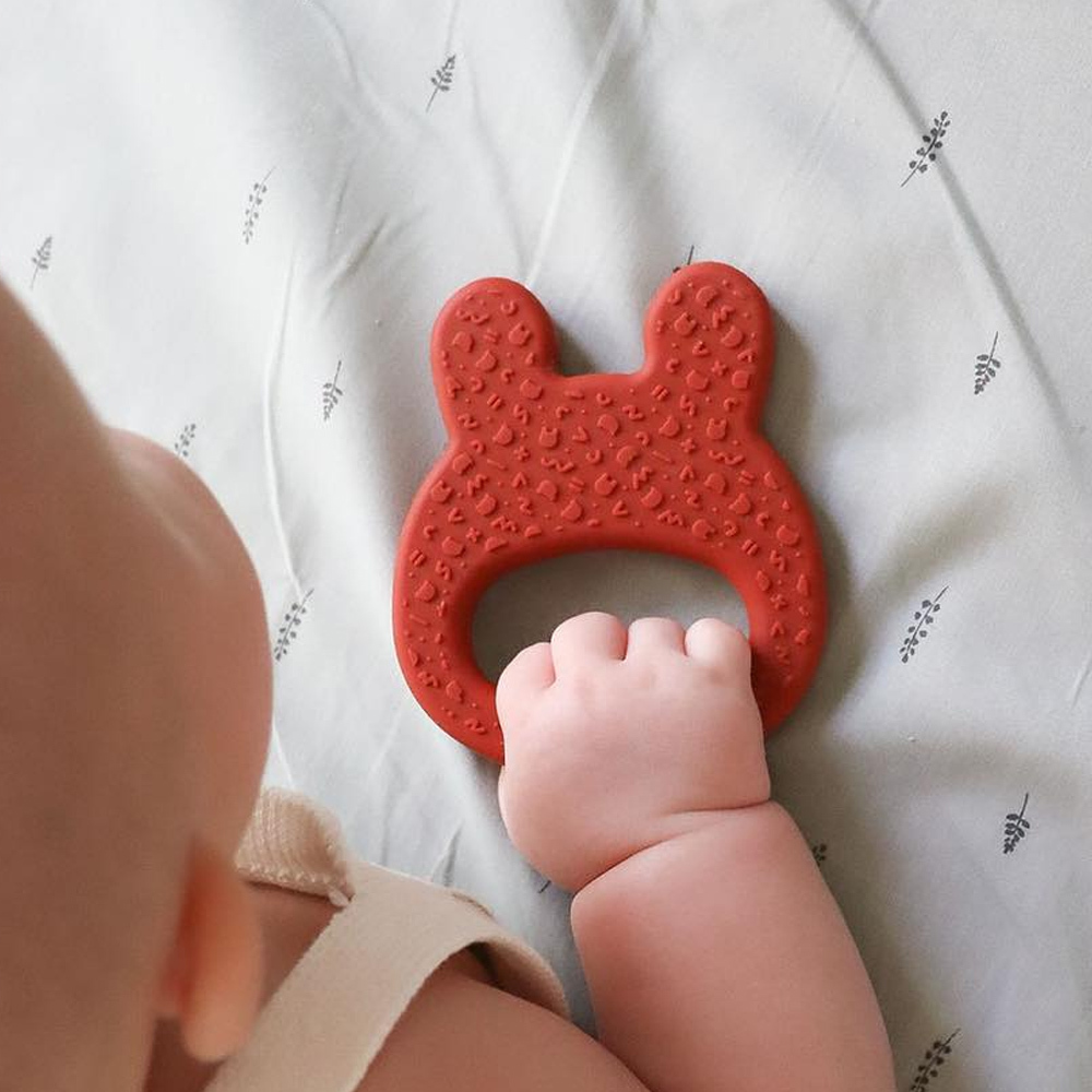 澳洲We Might be Tiny 兔寶寶矽膠固齒器-鐵鏽橘