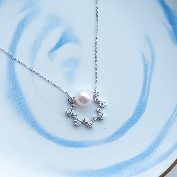 18K Redondo Akoya Pearl Diamond Necklace