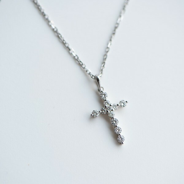 18K Simple Cross Diamond Necklace