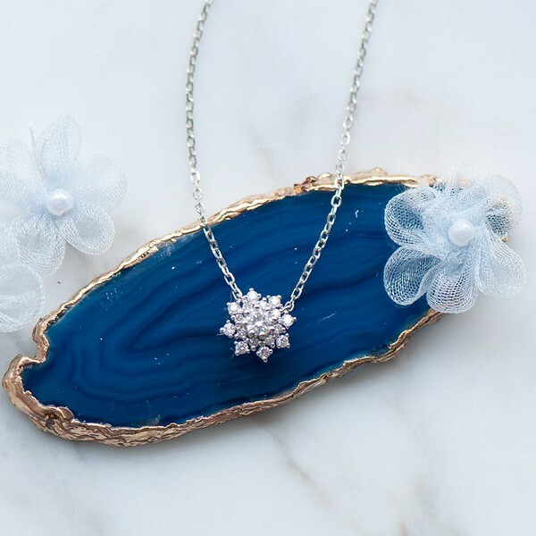 18K Nieve Diamond Necklace