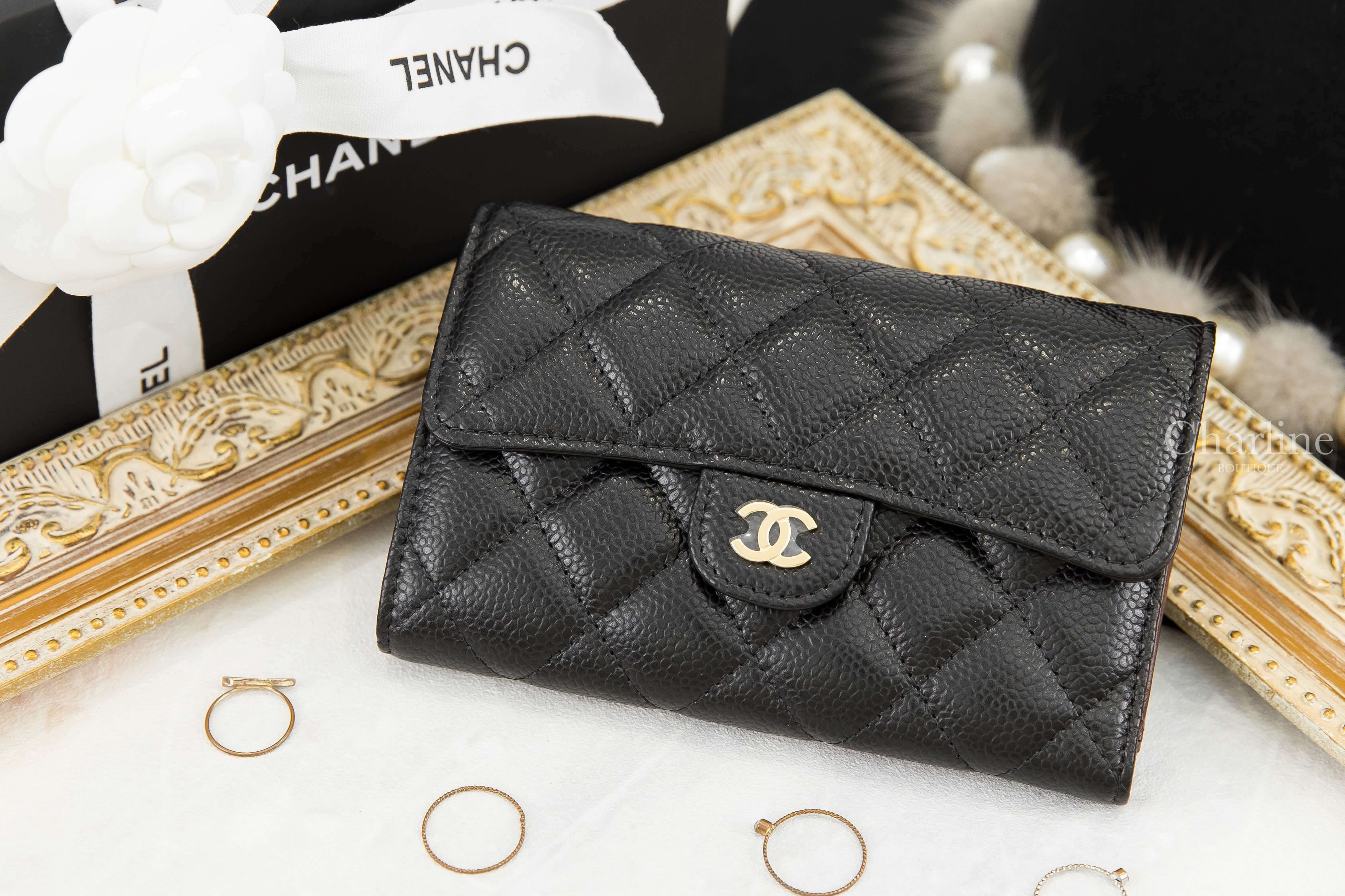 Chanel Medium Flap Wallet 黑色金CC荔枝菱格紋前釦式中夾-Charline Boutique 精品代購