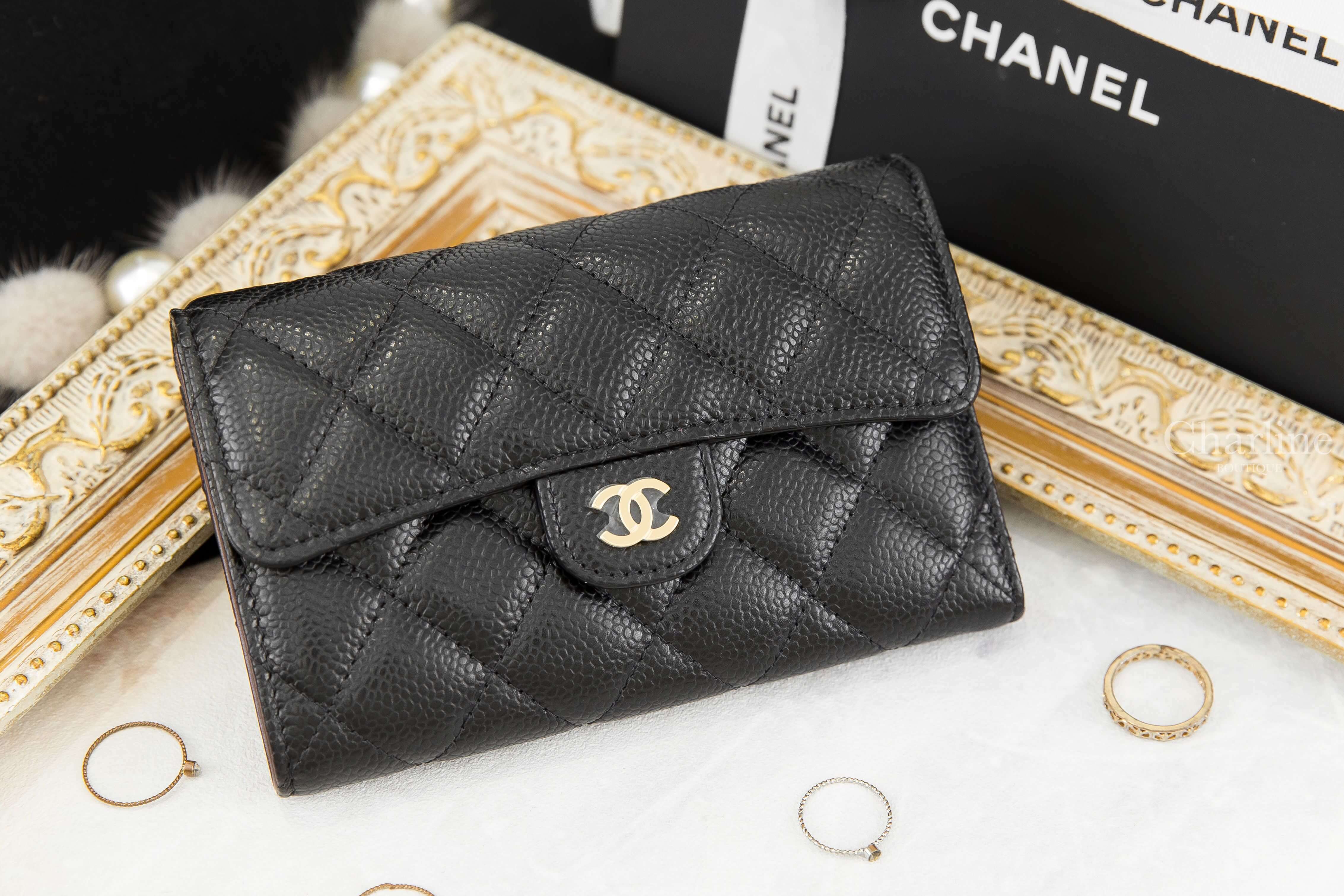 Chanel Medium Flap Wallet 黑色金CC荔枝菱格紋前釦式中夾-Charline Boutique 精品代購