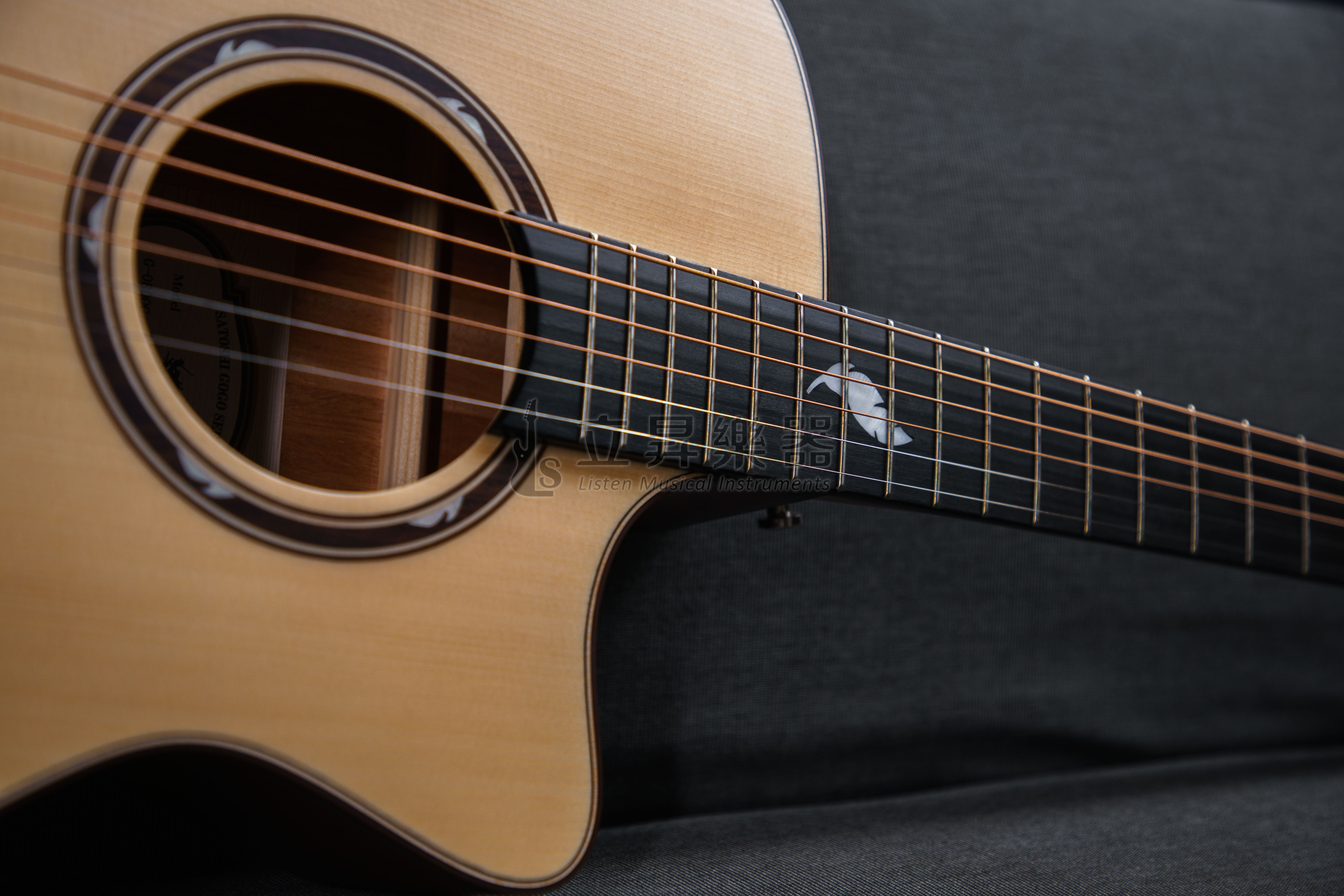 NAGA G-08OOC 風系列伍伍慧代言英格曼雲杉面板/沙比利側背面單木吉他40吋OOC桶身缺角