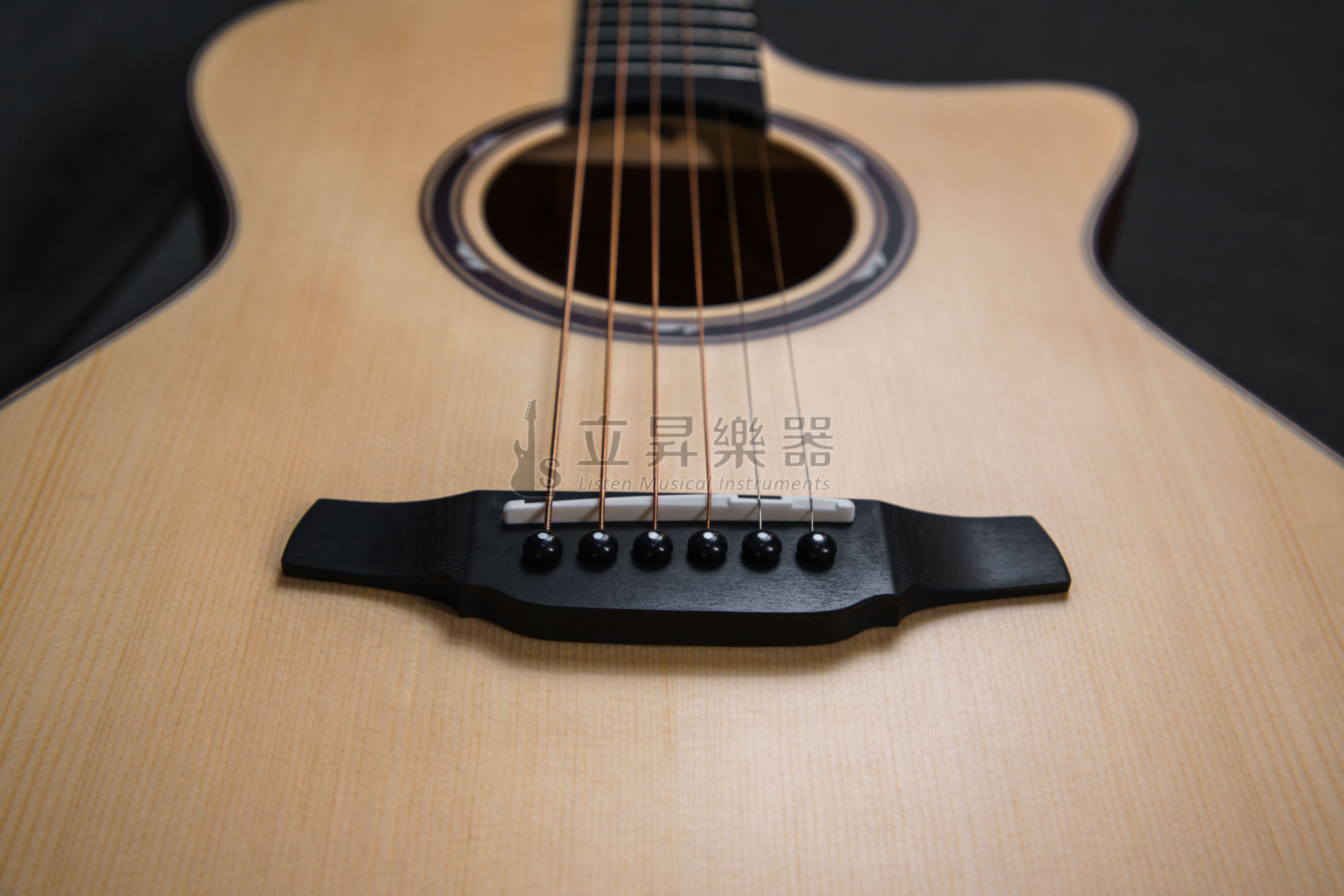 NAGA NAGA G-08OOC 風系列 伍伍慧代言 英格曼雲杉面板/沙比利側背 面單木吉他 40吋 OOC桶身缺角 附原廠厚琴袋 第 6 張圖片｜三峽吉他 / Bass