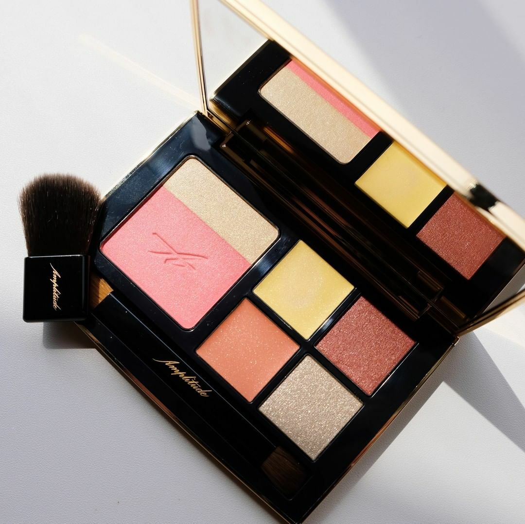 [限定] AMPLITUDE Conspicuous Eye & Cheek Color Palette A Limited Collection