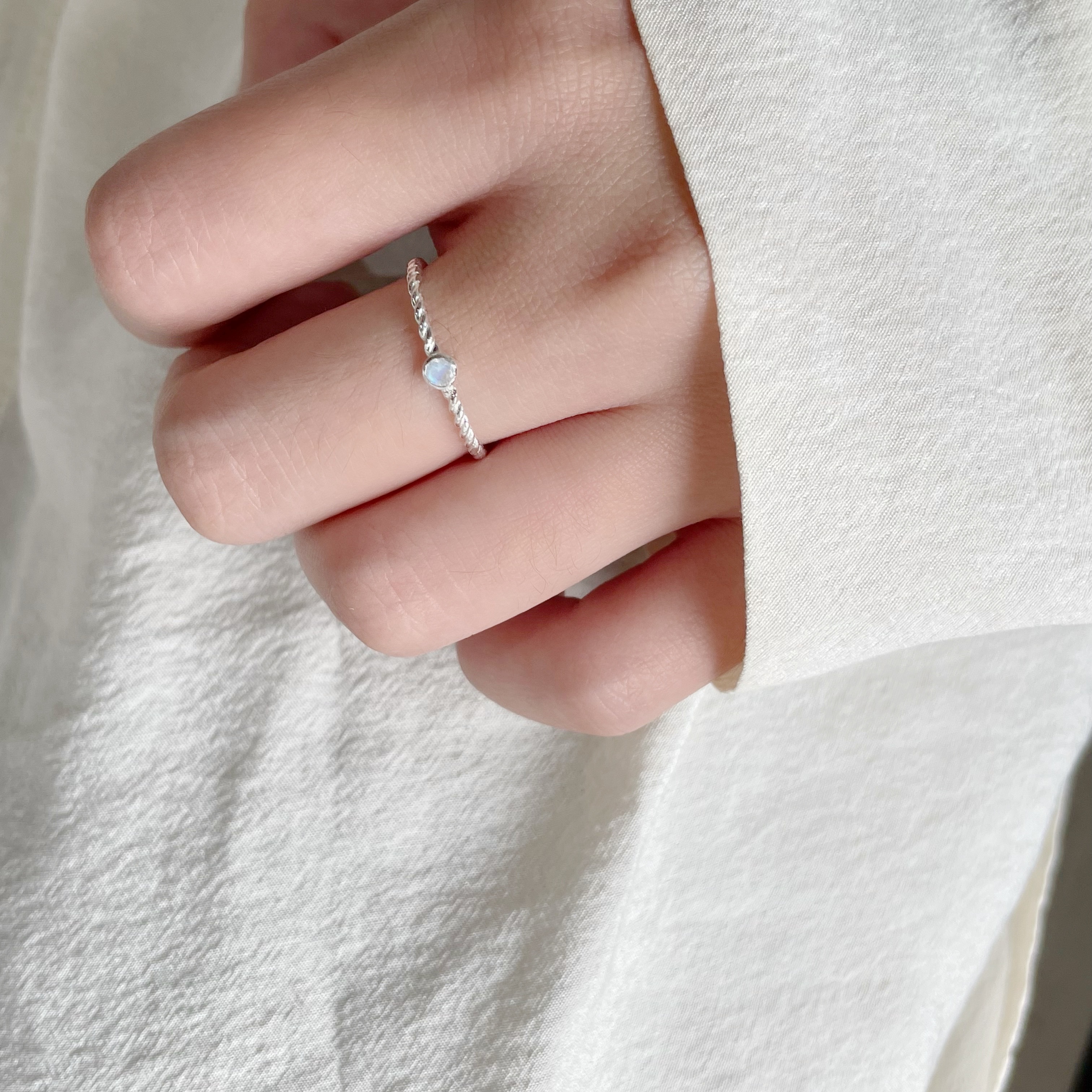 麻花簡約小圓月光戒指