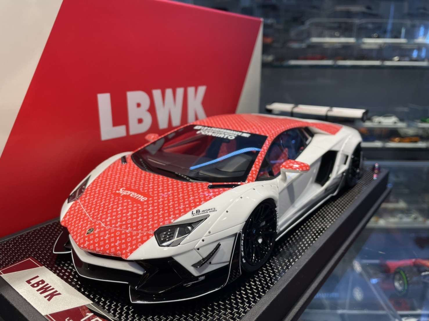 LBWK 1/64 Lamborghini Aventador LP700-4 LBWK in Supreme Red