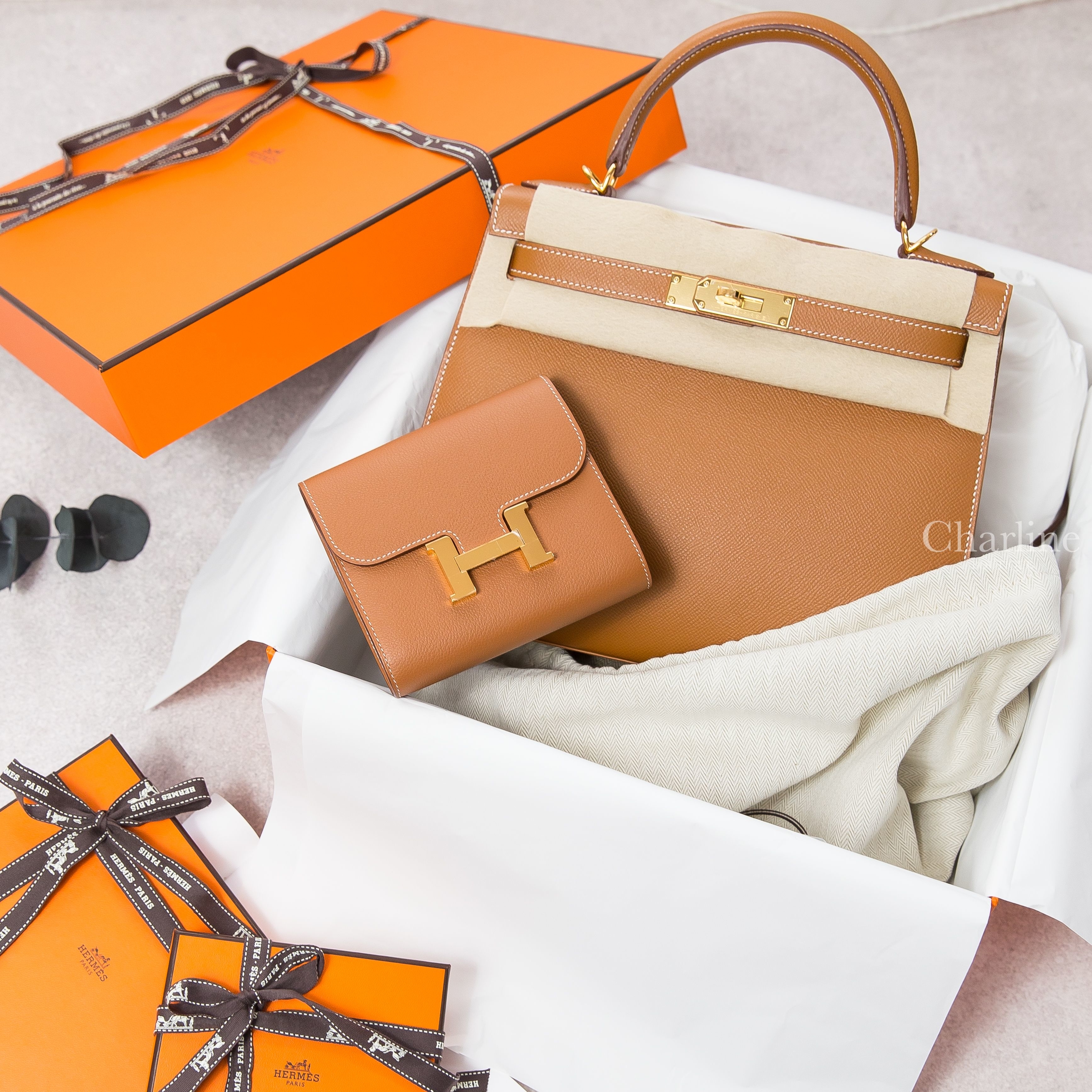 Hermès Kelly 25cm 37 Gold Epsom 焦糖色金釦凱莉包,Hermes Constance Compact 37 Gold Evercolor 焦糖色金釦短夾-Charline Boutique 精品代購