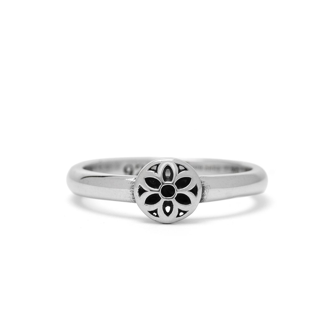Thin Band Ring (Round Rosette)