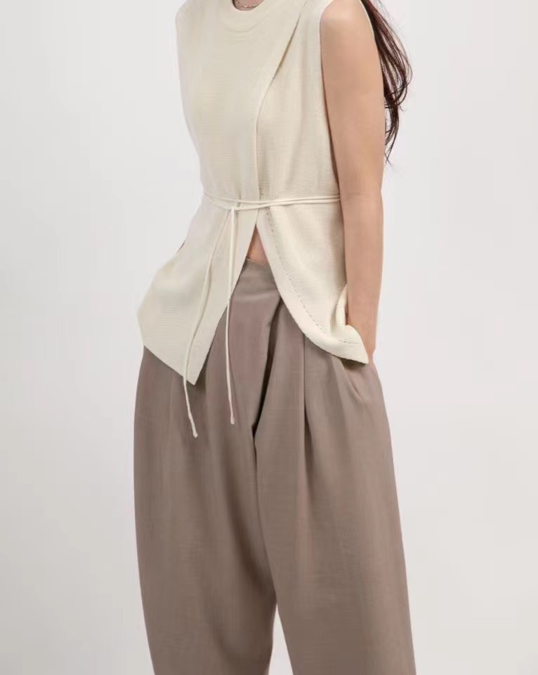 5W16 自留!圓領開衩細針織背心 米黑