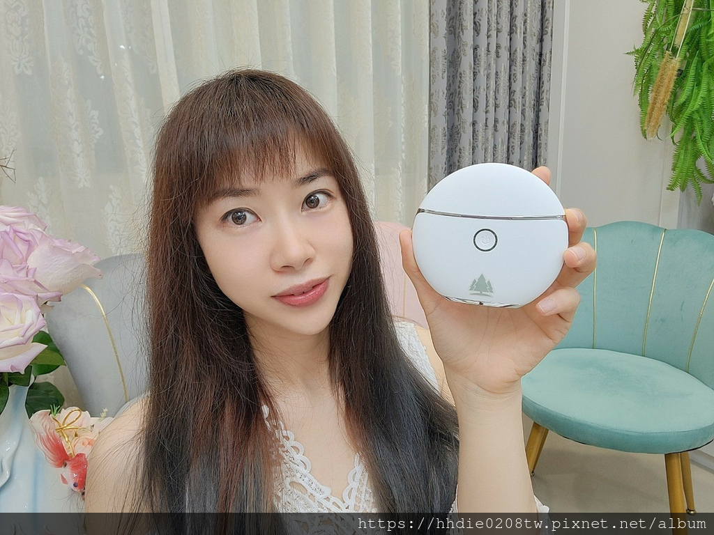 依諜推薦緊緻美顏V臉溫感震動按摩儀，保養事半功倍。