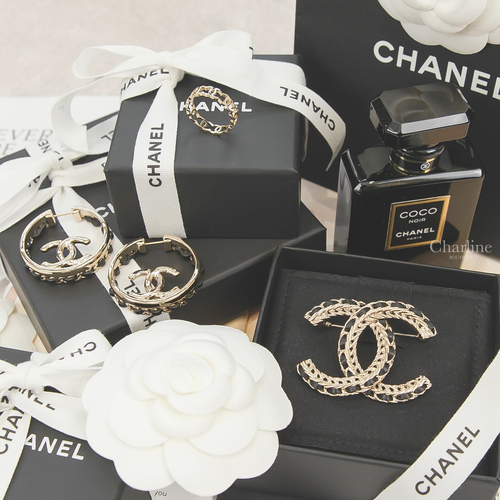 Chanel Ring 金色簍空CC戒指,Chanel Earrings 金色CC皮穿鍊拼接金屬圓圈耳環,Chanel Brooch 黑色皮穿鍊金色編織CC胸針-Charline Boutique 精品代購