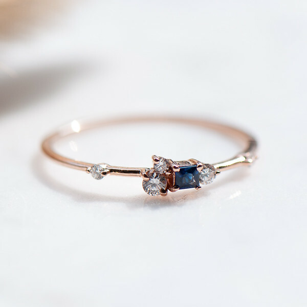 18K Gratis Blue Sapphire Diamond Ring
