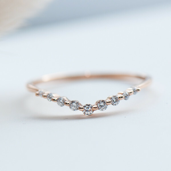 18K Poco V Diamond Ring