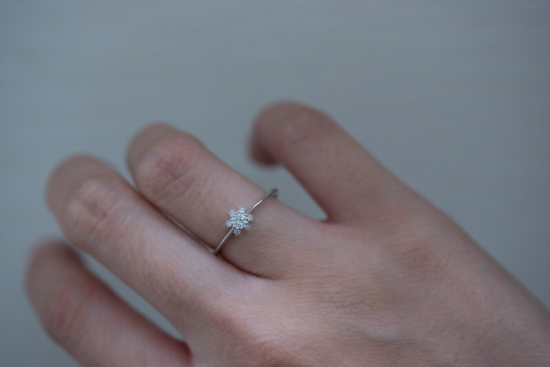 18K Snowflake Diamond Ring