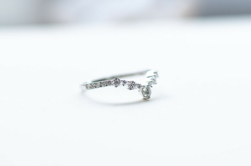 18K Sentia V Diamond Ring