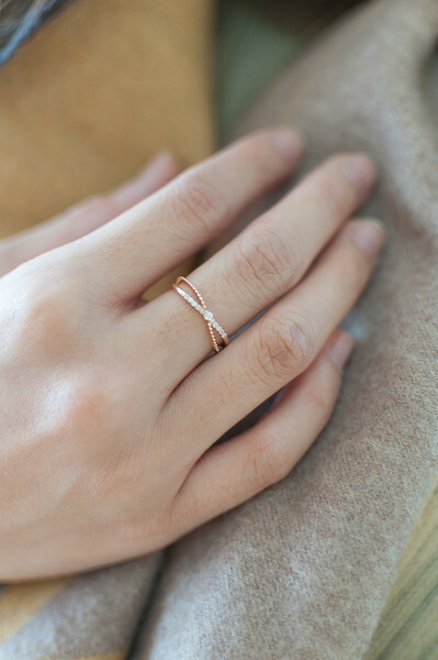 18K Glister Planet Diamond Ring