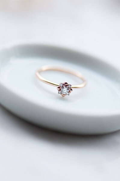 18K Mini Floral Diamond Ring