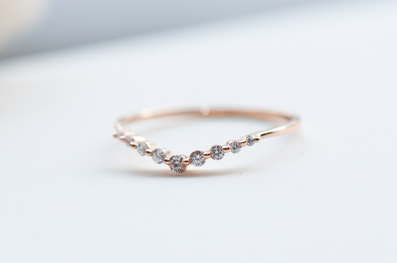 18K Poco V Diamond Ring