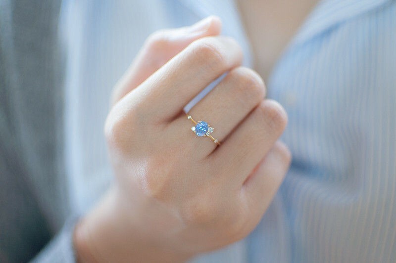 18K irregular light blue sapphire ring