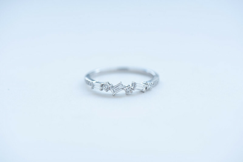 18K Irregolare Baguette Diamond Ring