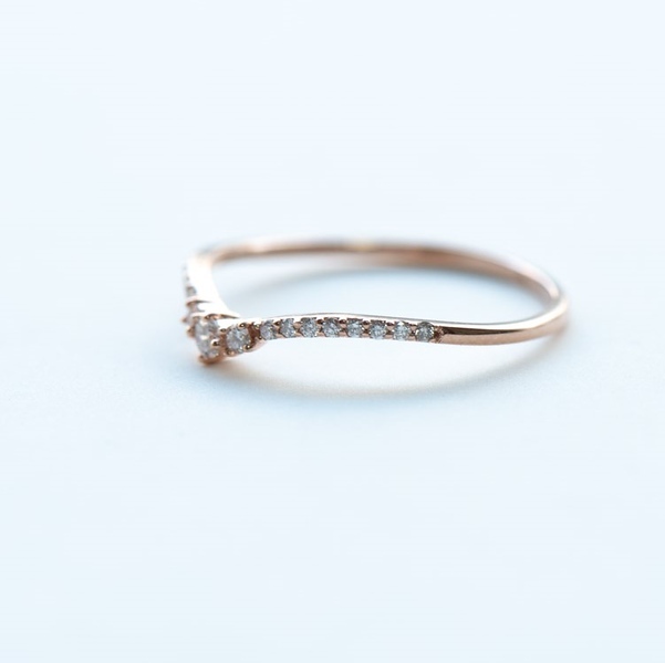 18K Candy V Shape Diamond Ring