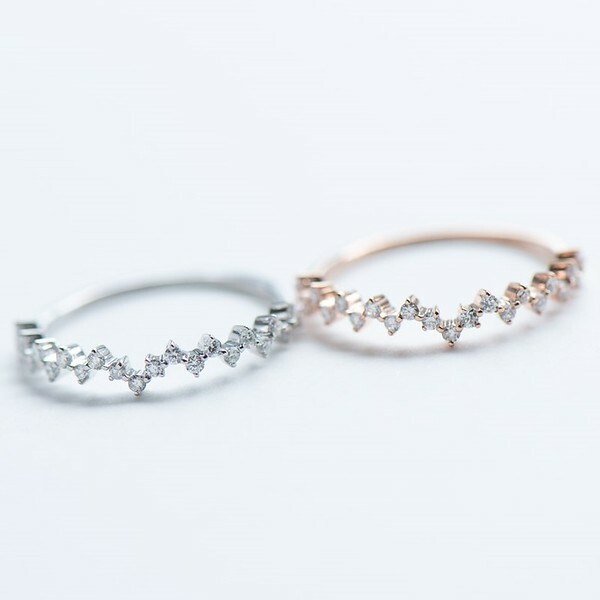 18K Stella V Diamond Ring