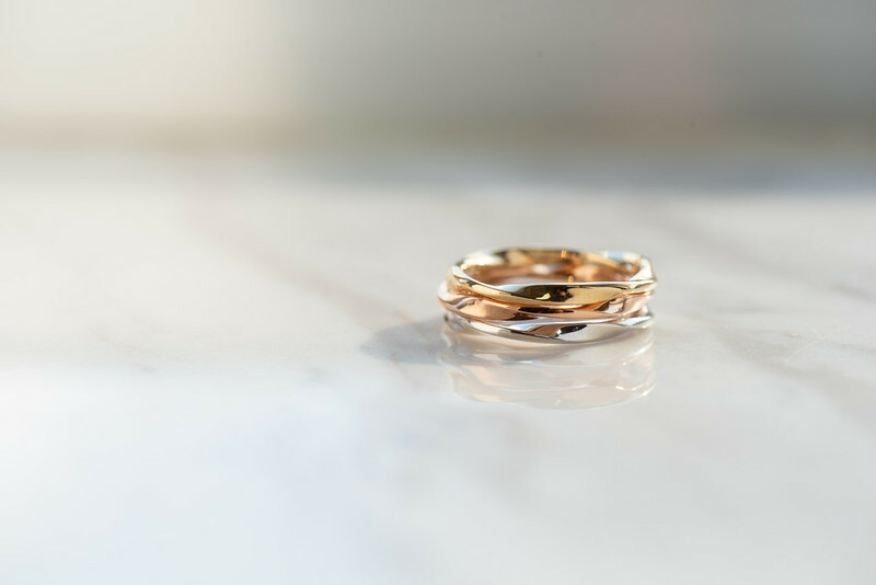 18K Plain Gold Twisting Ring
