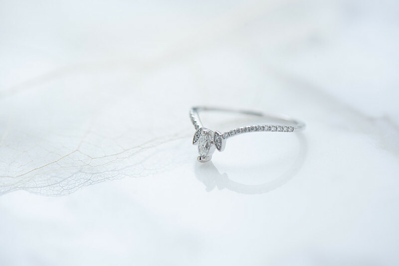 18K MQ Hoja Diamond Ring