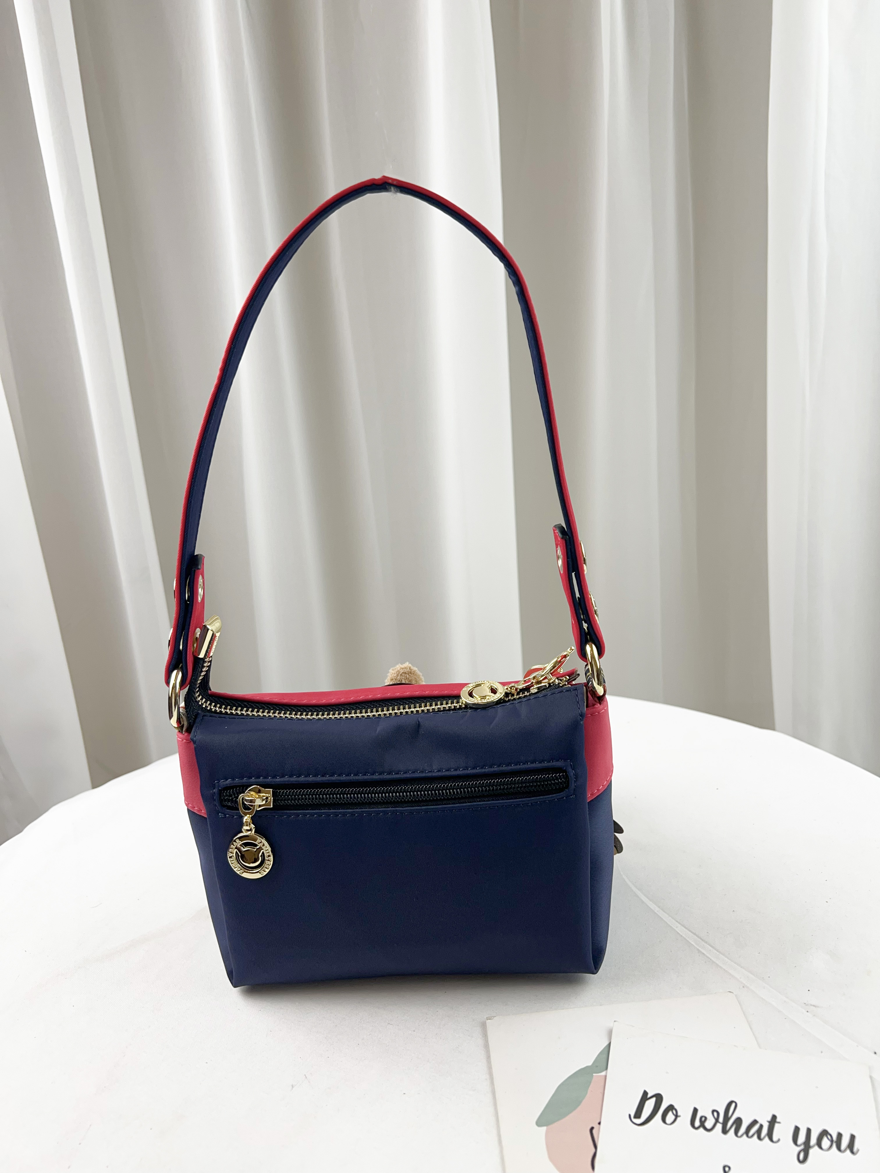 FamilyBear 藍配橘紅拼色 防潑水肩背包 / 側背包 附小熊吊飾 #2026