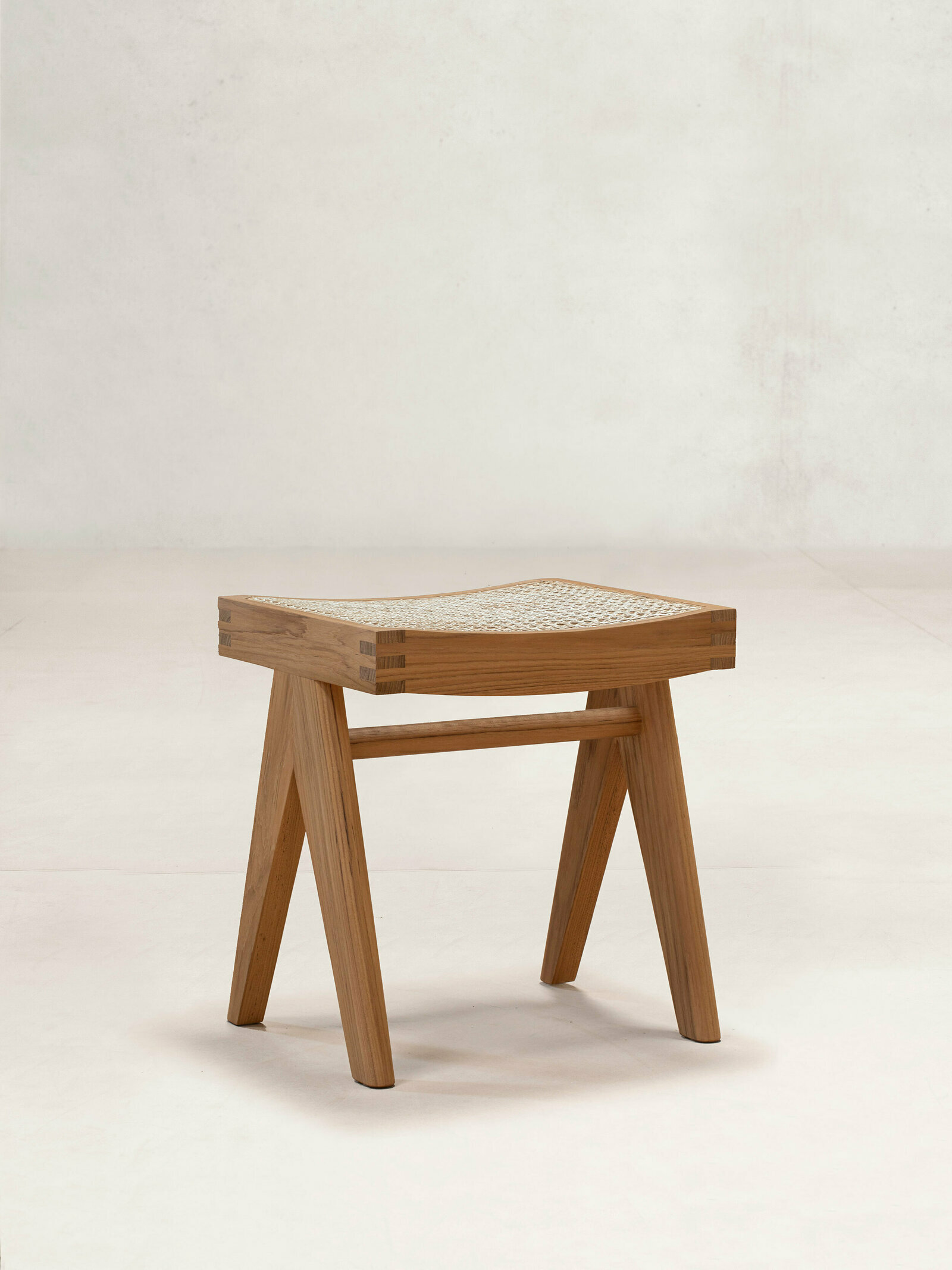Pierre Jeanneret 椅凳