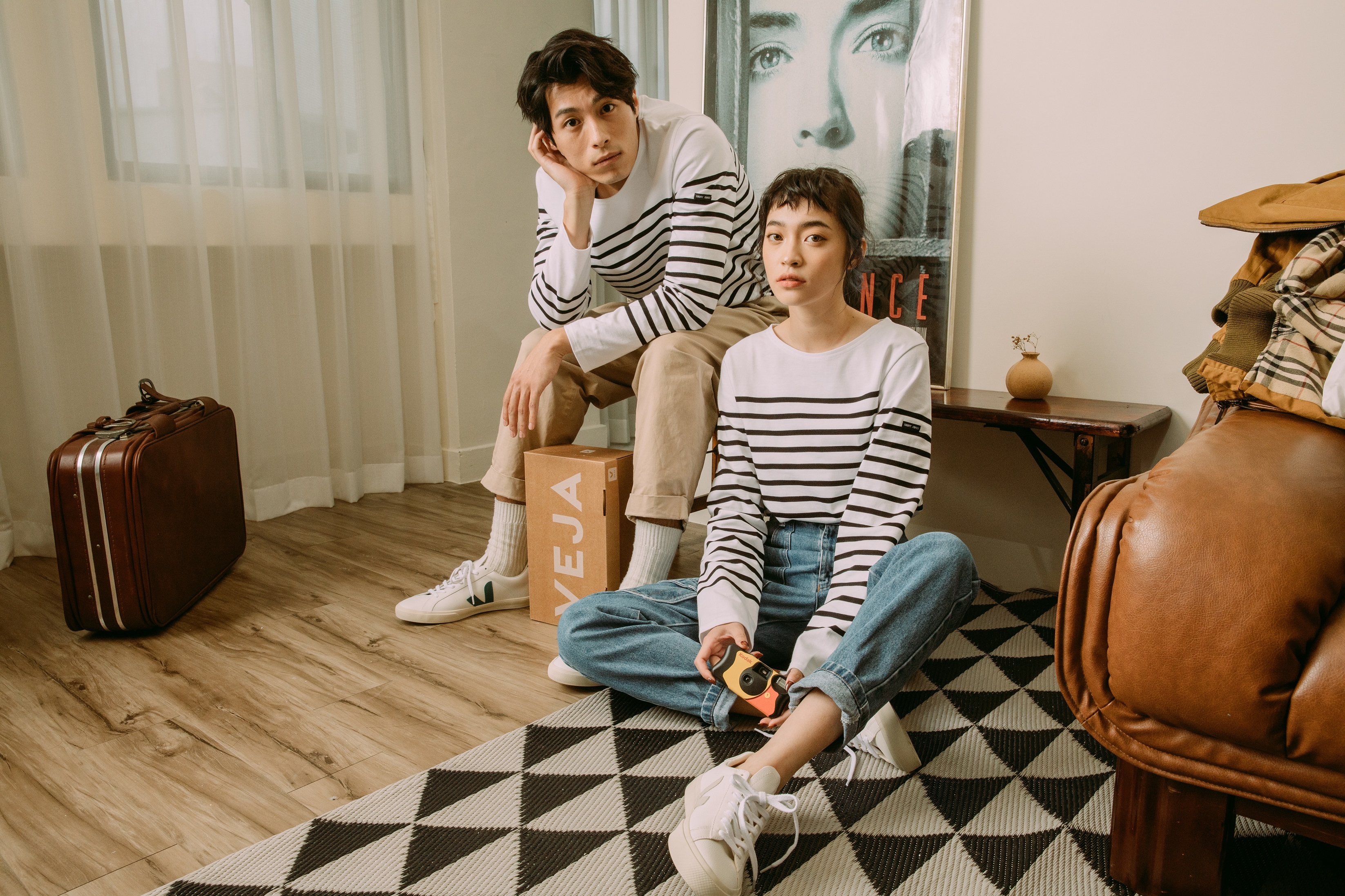 GETCHI 條紋衣+小白鞋