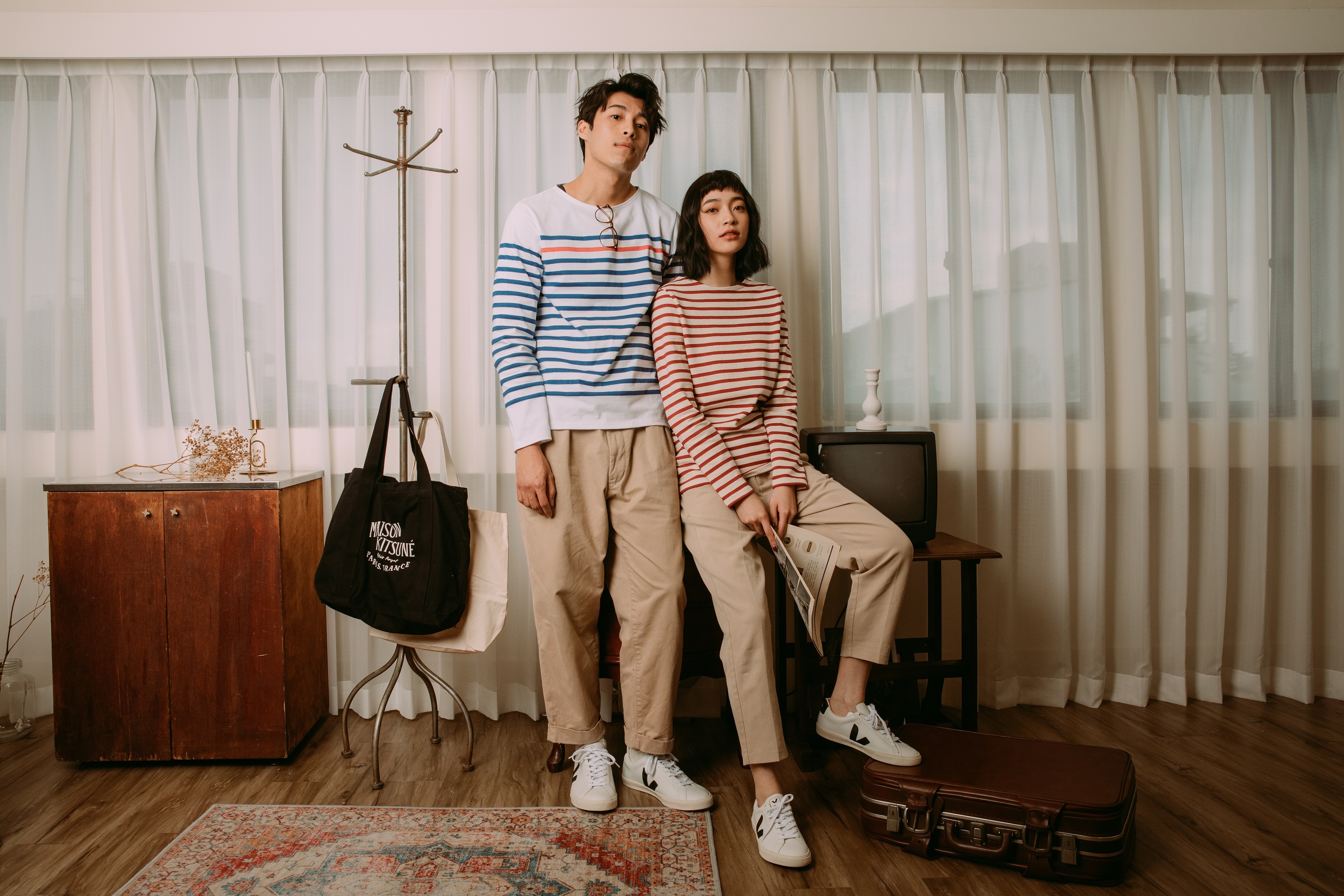 GETCHI 條紋衣+小白鞋