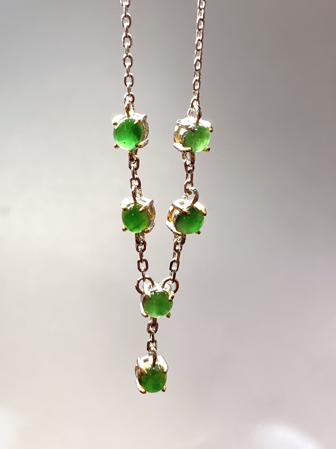 小綠串串丨綠色種水翡翠Y字鍊