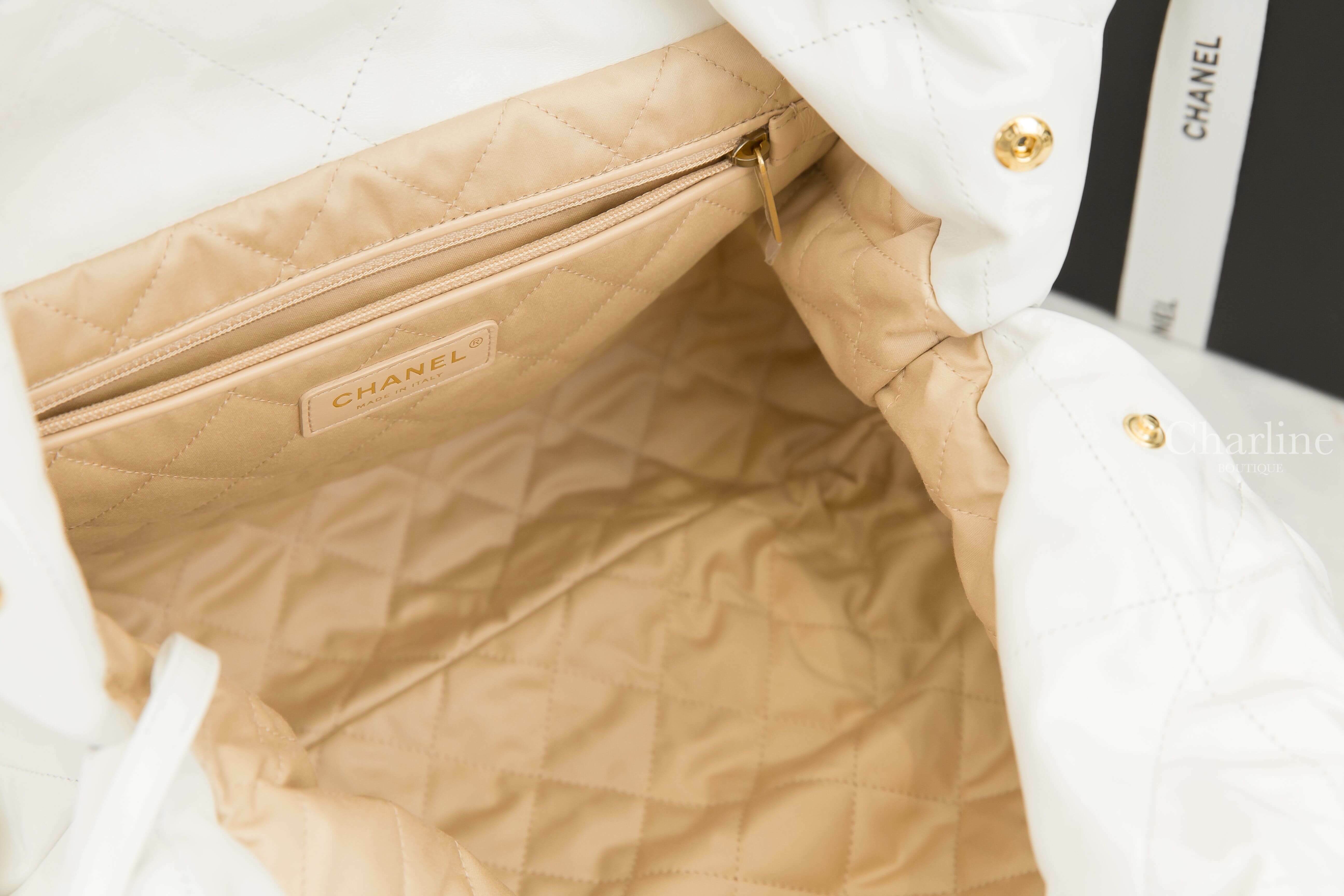 Chanel Chanel 22 Handbag 白色金字徽章鍊帶中型牛皮大菱格紋肩背包-Charline Boutique 精品代購