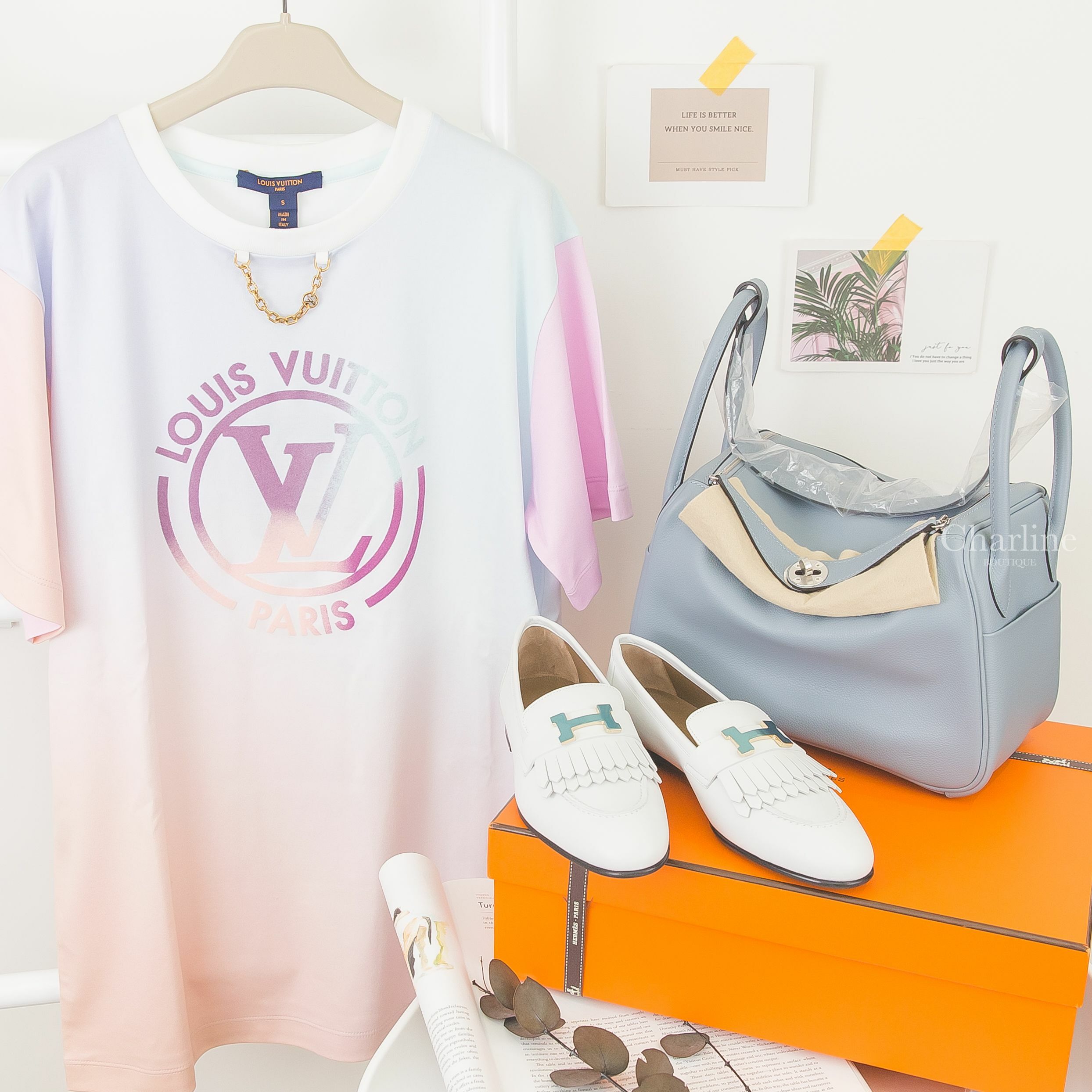Hermès Lindy 26cm J7 Evercolor 亞麻藍銀釦,Hermès Loafer 白色金釦H流蘇牛皮樂福鞋,Louis Vuitton T-shirt 玫瑰粉漸層金色垂墜鏈帶短袖棉T-Charline Boutique 精品代購